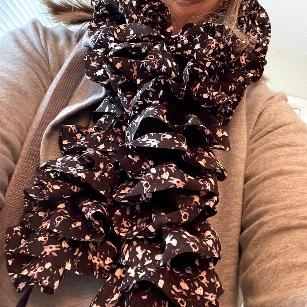 Handmade ruffle scarf with Bunny 🐰 motif